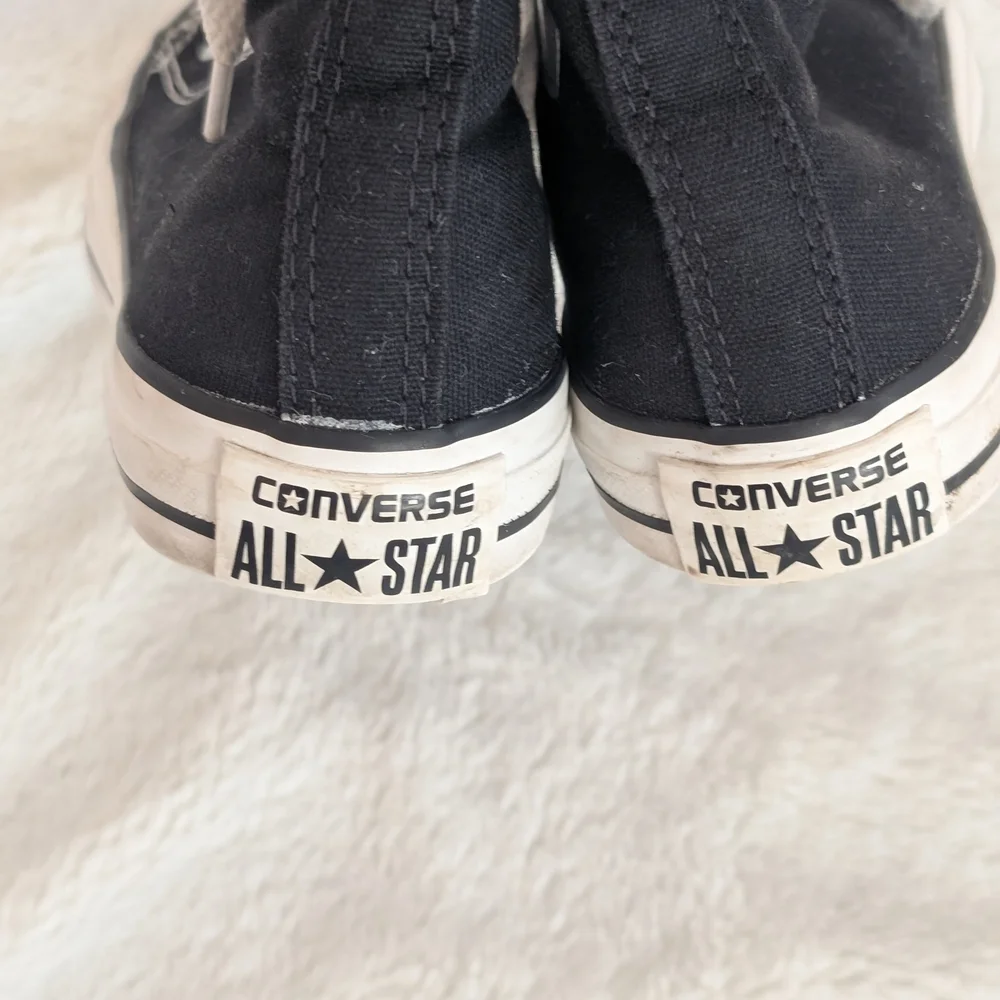 Great Condition: Converse Chuck Taylor All Star Women 6/Men 4
